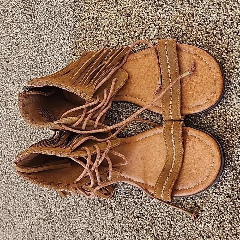 Minnetonka fringe sandals